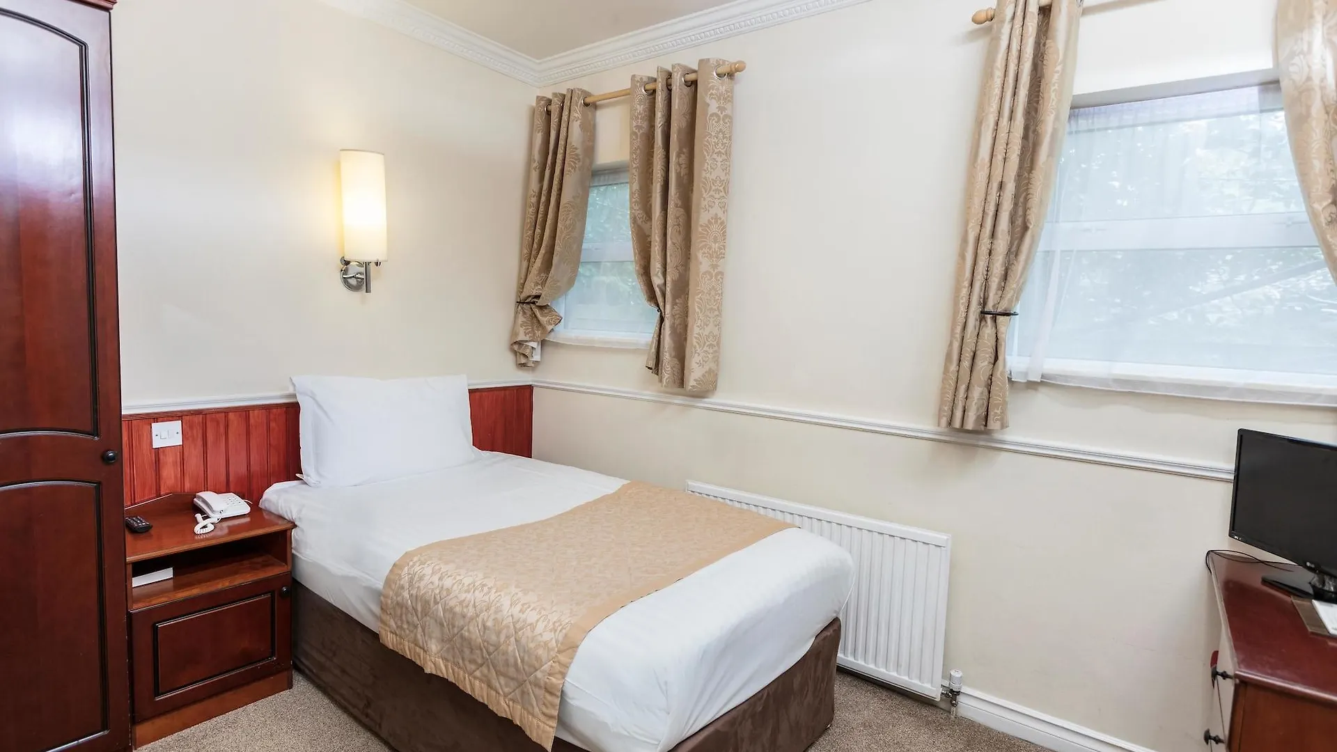 The Lansdowne Hotel Δουβλίνο 3*,