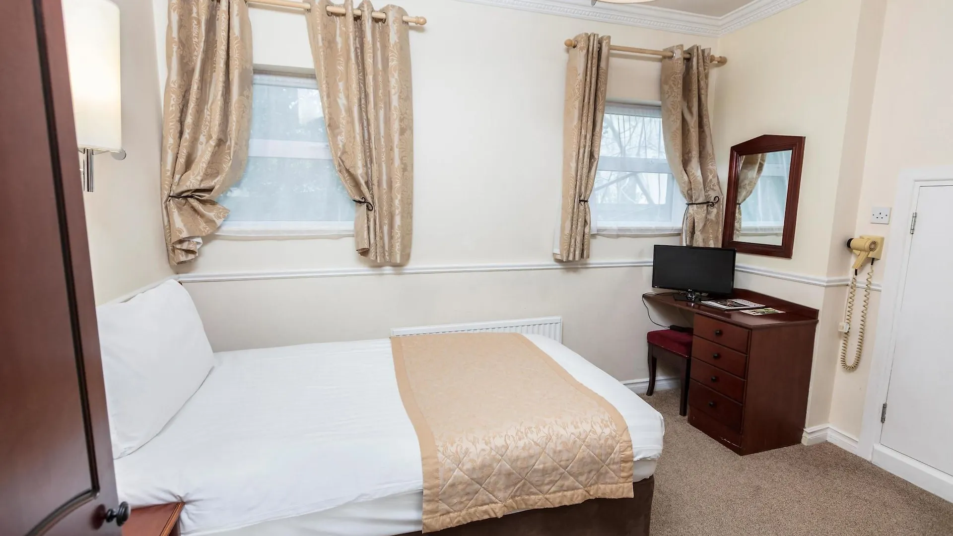 ***  The Lansdowne Hotel Dublin İrlanda